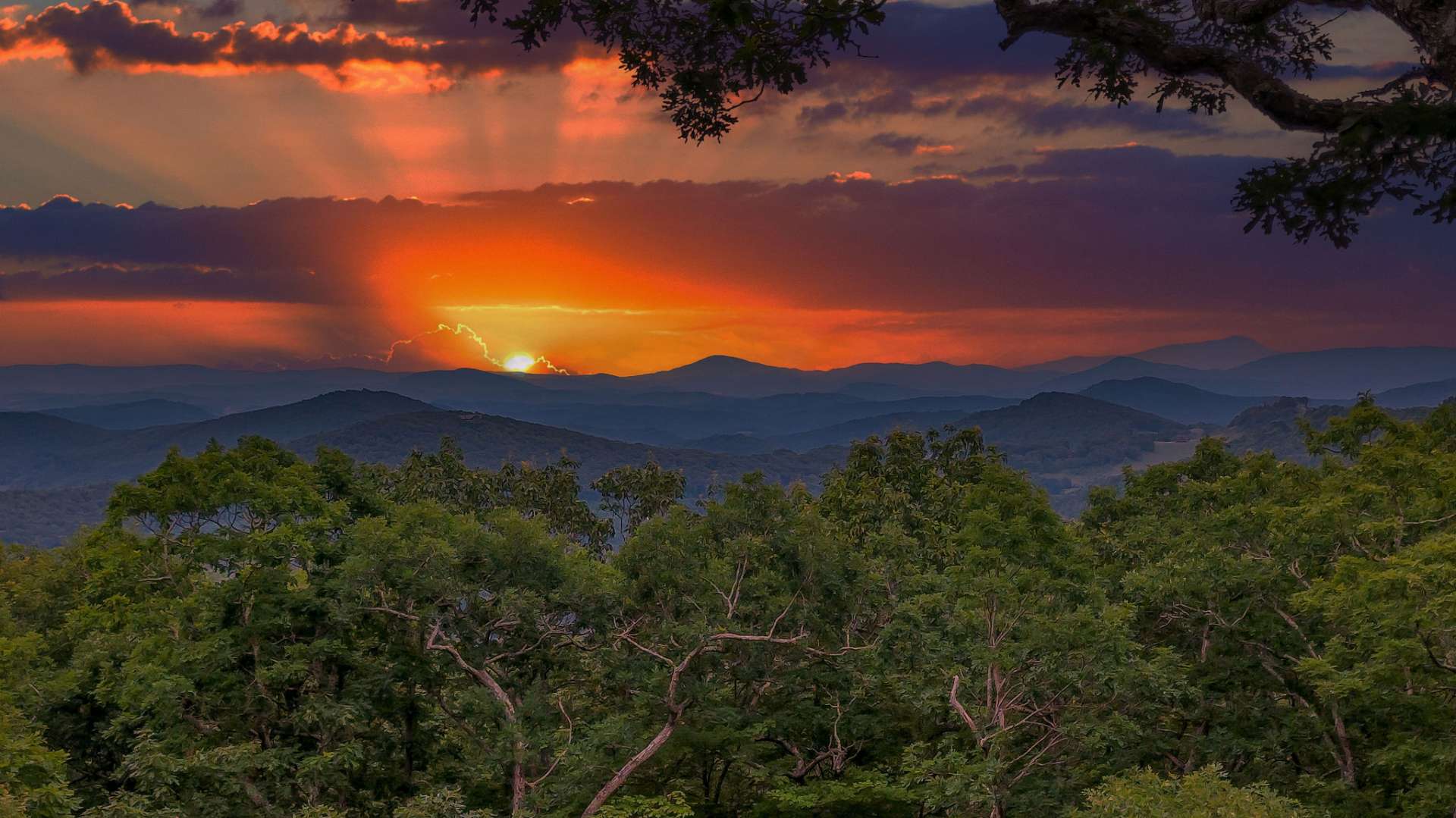 Breathtaking beauty unfolds here all day long.