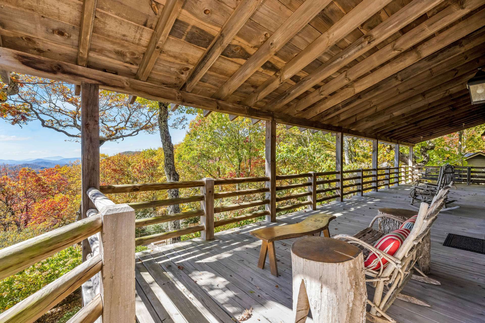 This cabin exquisitely intermingles the indoor and outdoor spaces creating the perfect venue for summer neighborhood parties.