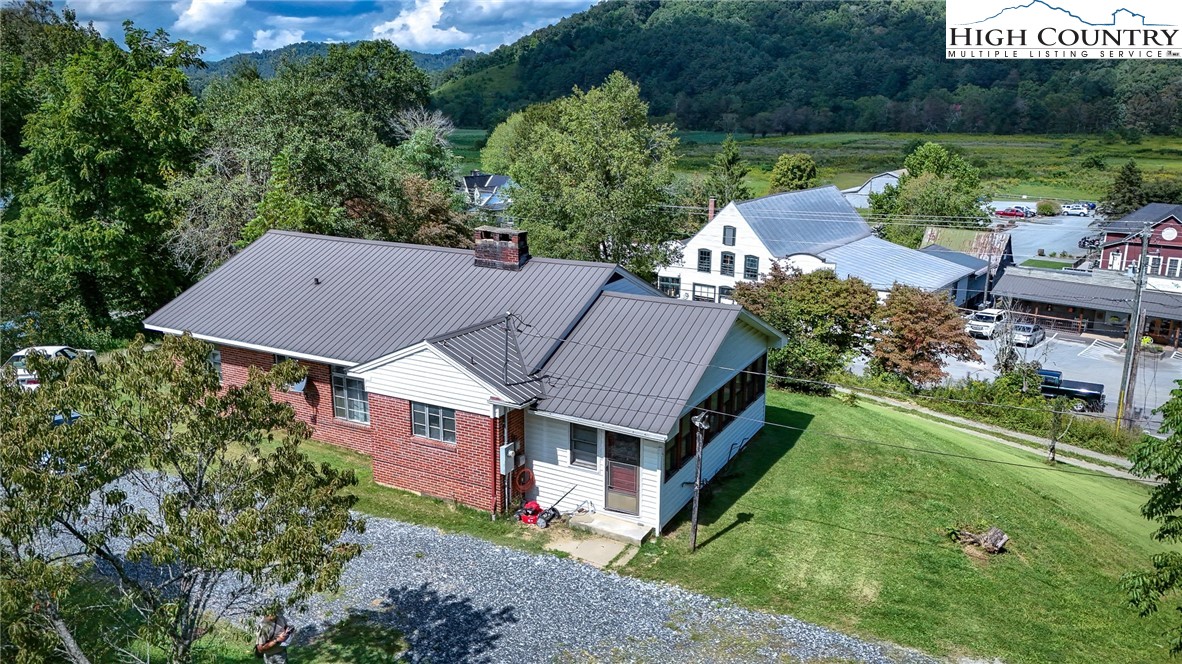 3606 Highway 194 S Valle Crucis Road