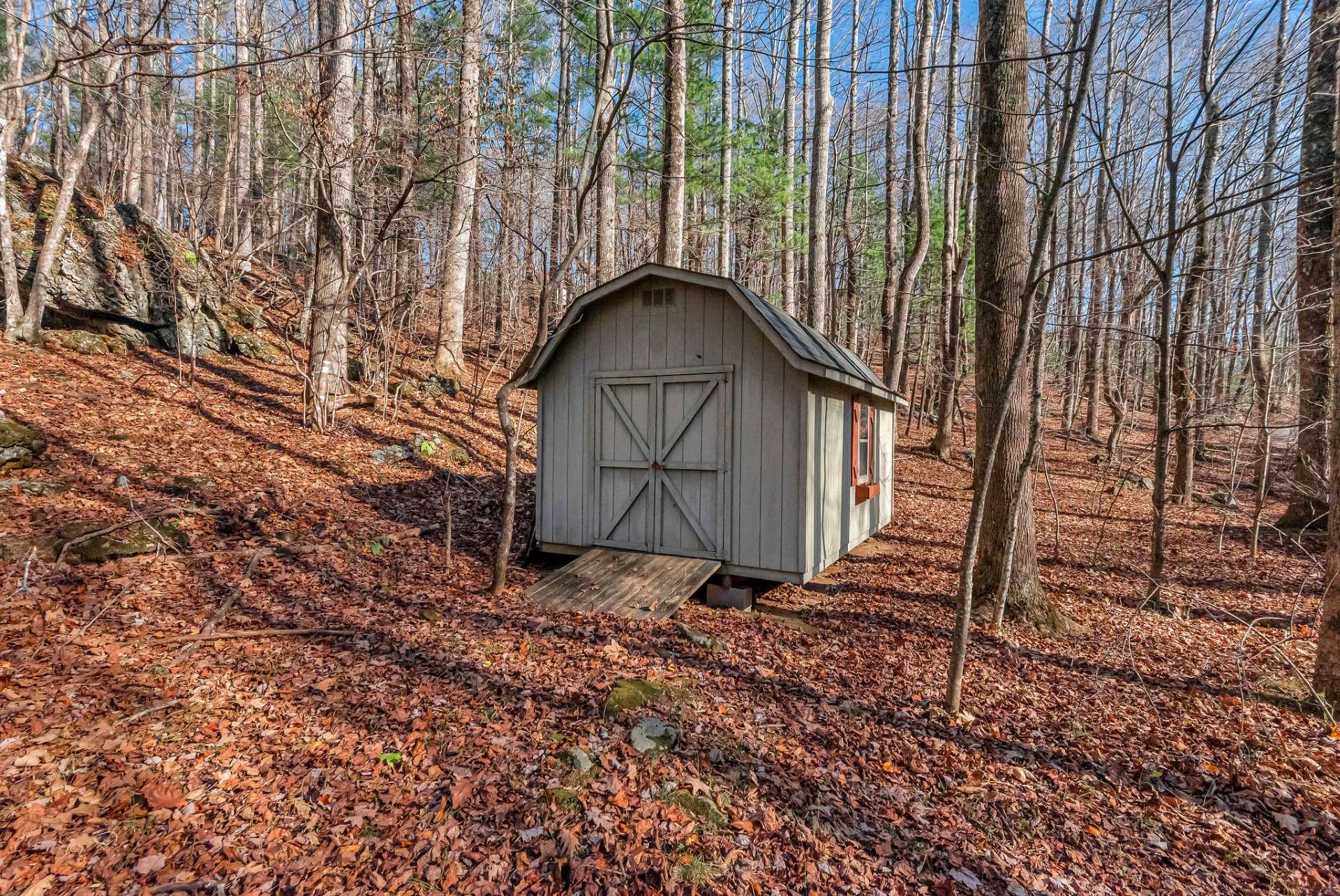 The cute shed offers endless possibilities—transform it into a garden shed, store your mountain toys, or create your own workshop space.