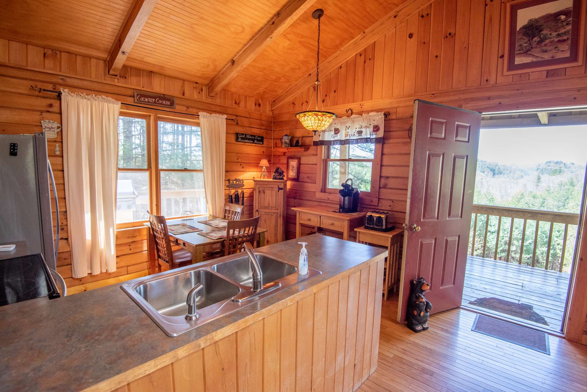 Blue Ridge Mountain Cabin Wooded Setting