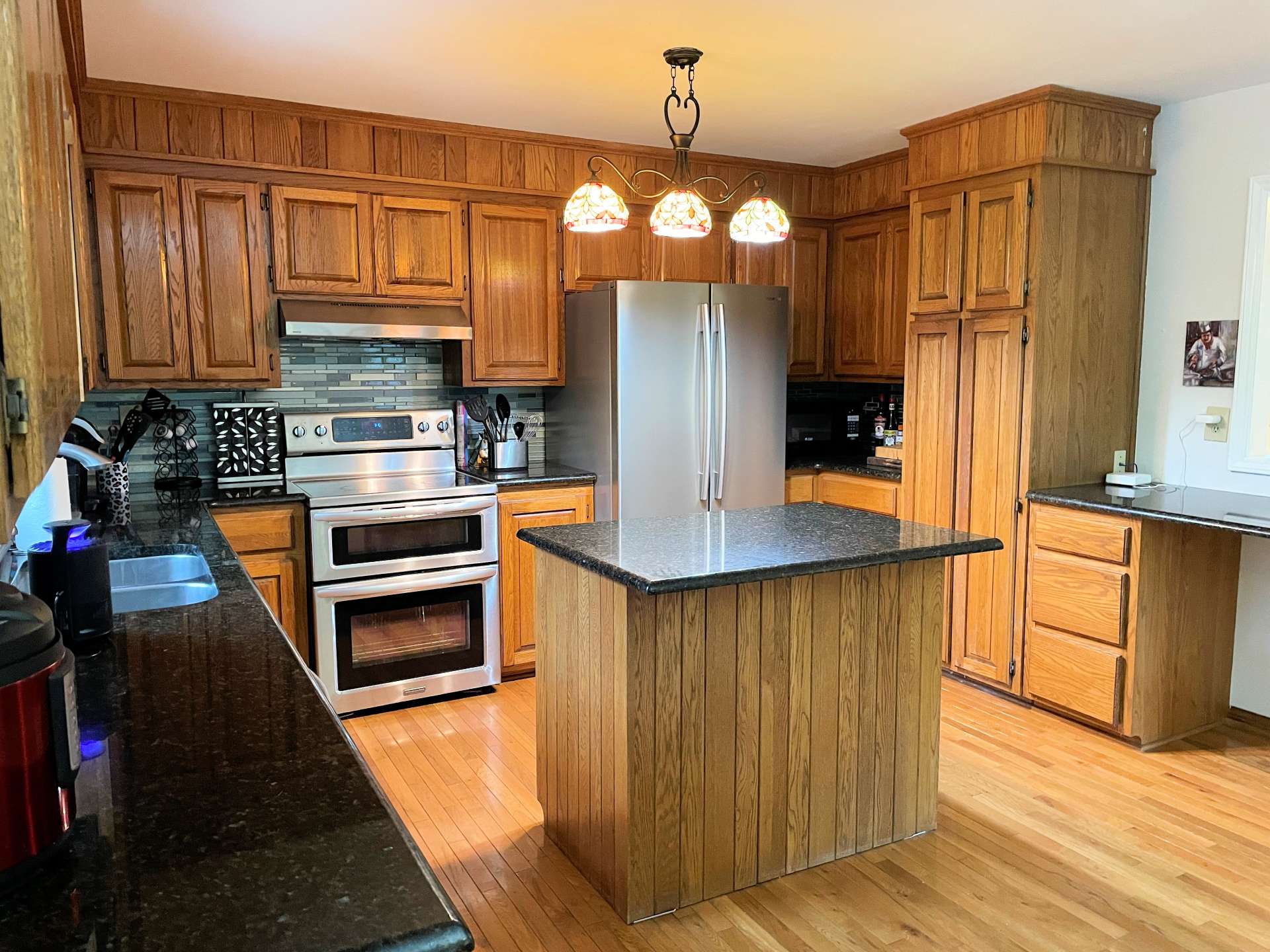 This well-equipped kitchen is sure to please any chef.