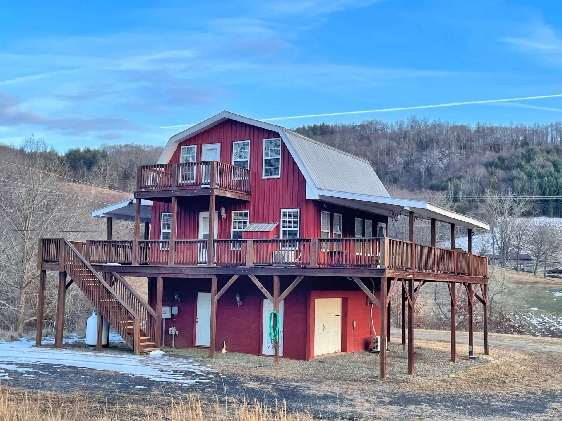 Barn style house exudes farmhouse charm!