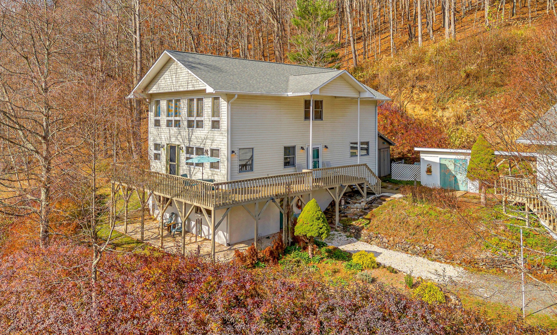 Spacious Mountain Home on 13 private wooded acres