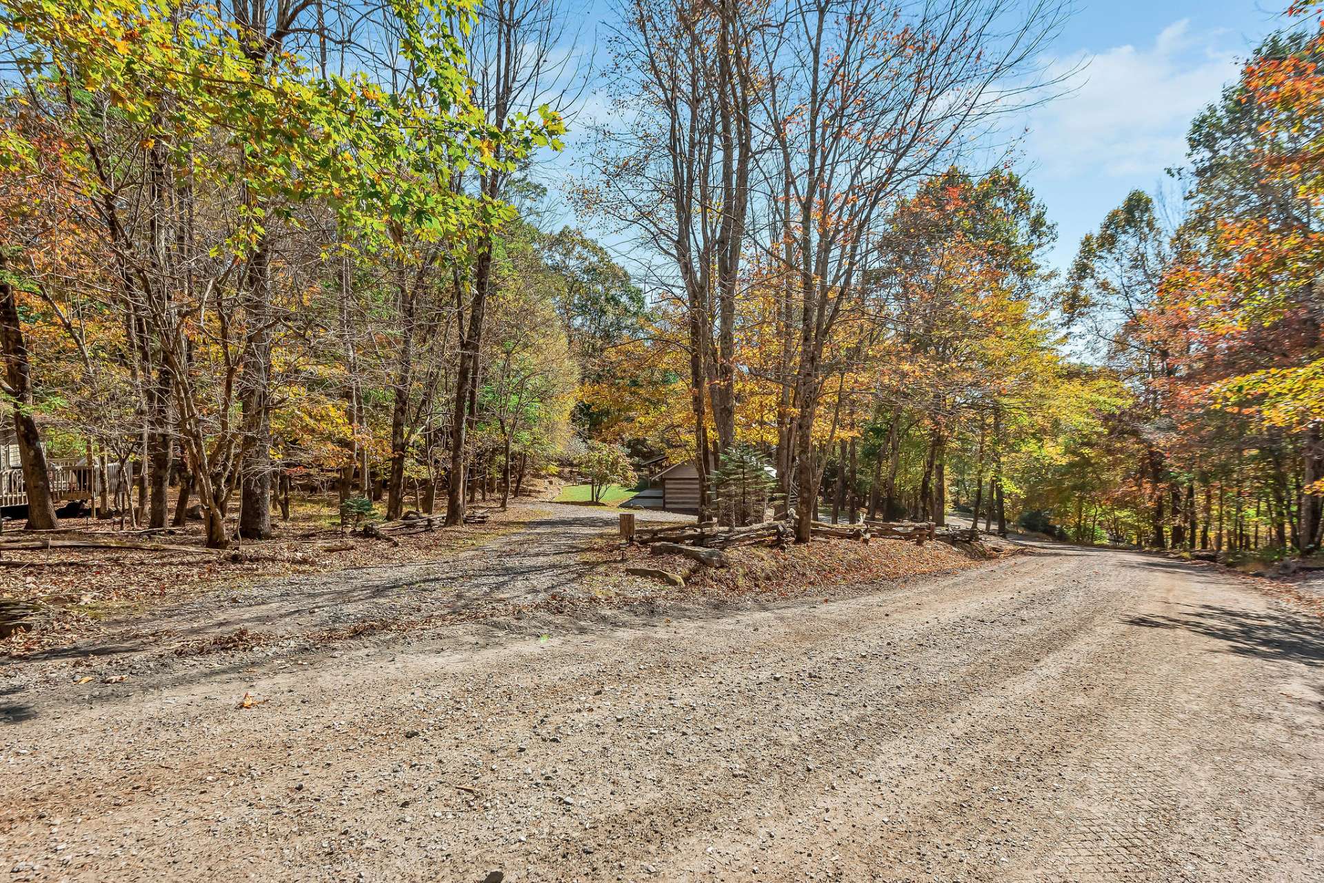 This cabin is ideally situated to take advantage of top of the mountain living with abundant level parking and a circular drive for guests.