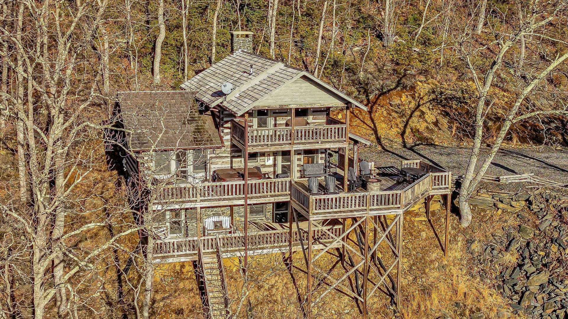 The steps from lower deck lead to the cozy fire pit area - the mountain's activities never end!